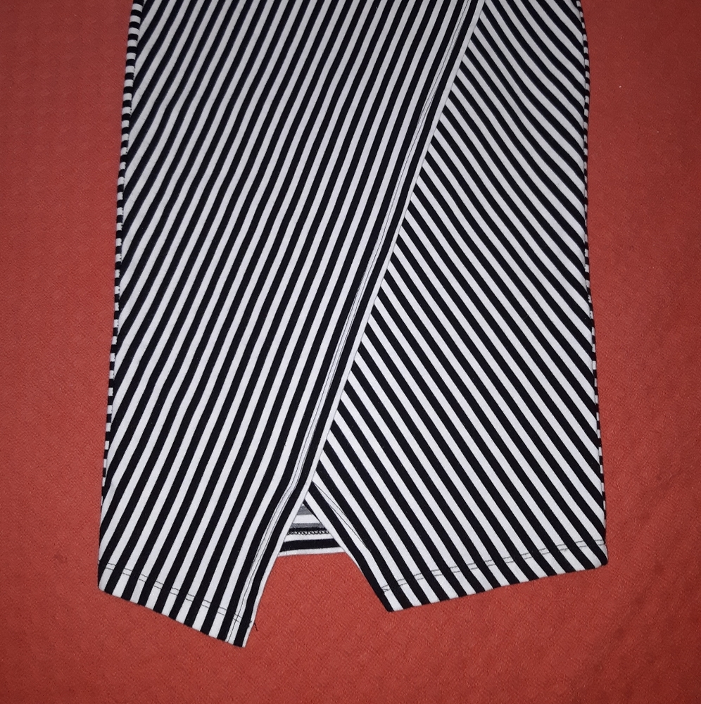 Coin 1804 blk & white stripe skirt small
